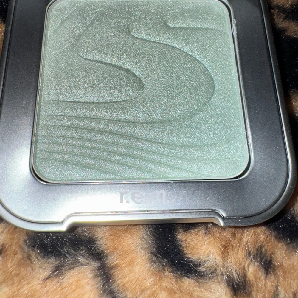 REM Beauty Green Highlighter